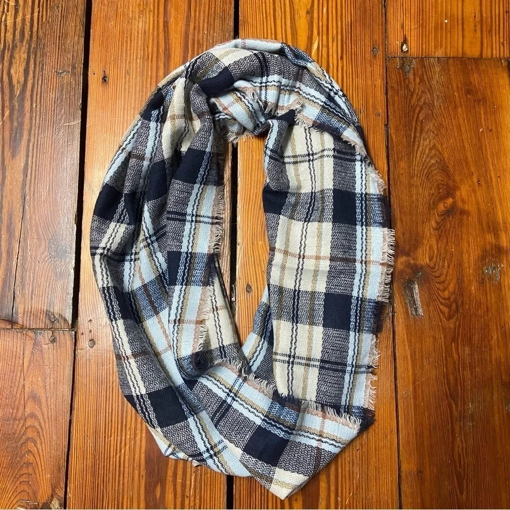 Look by M Rosarita Infinity Scarf OS Navy Cream Tan Plaid  Wool Blend Fall NWT